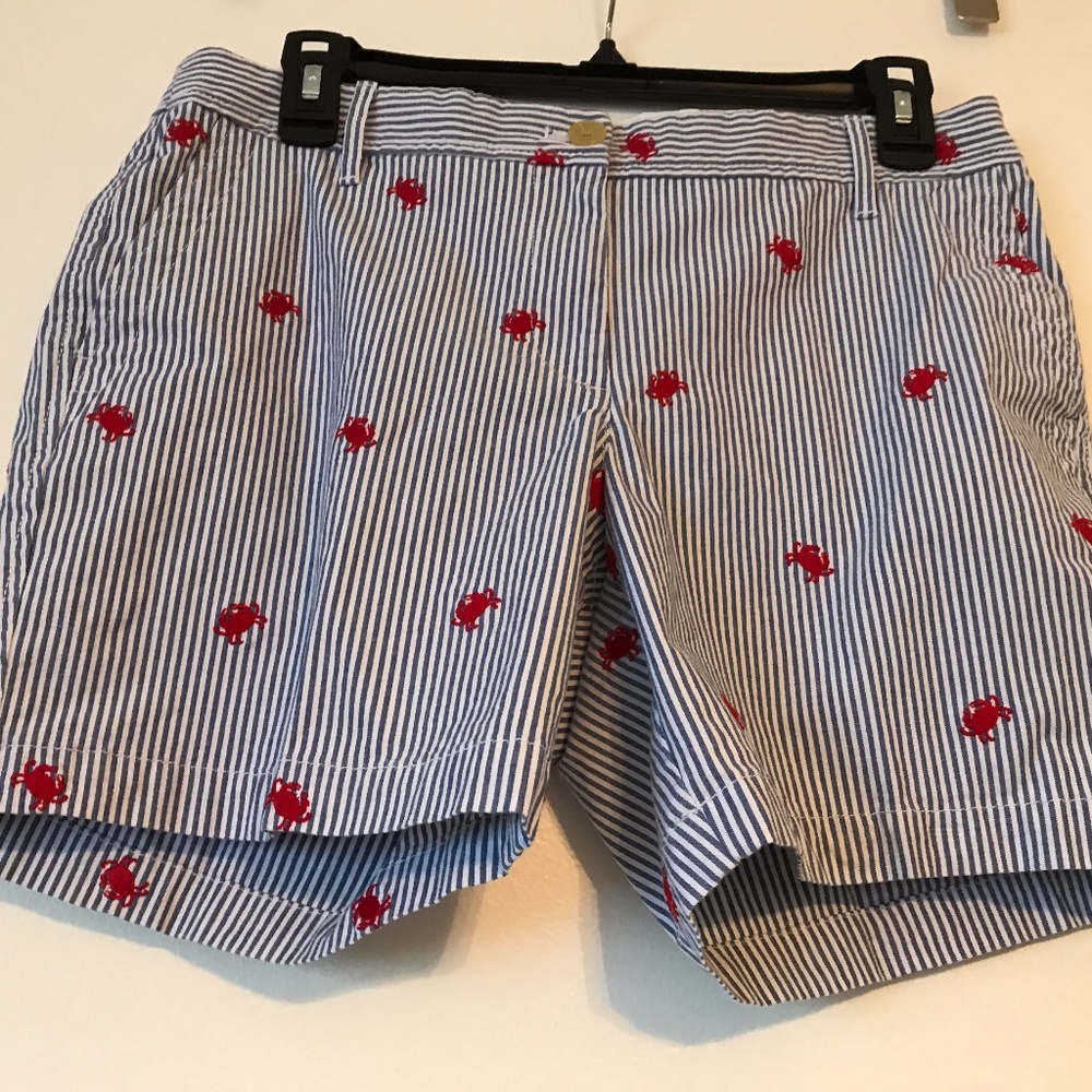 Cute Talbots 8P navy & white stripe shorts